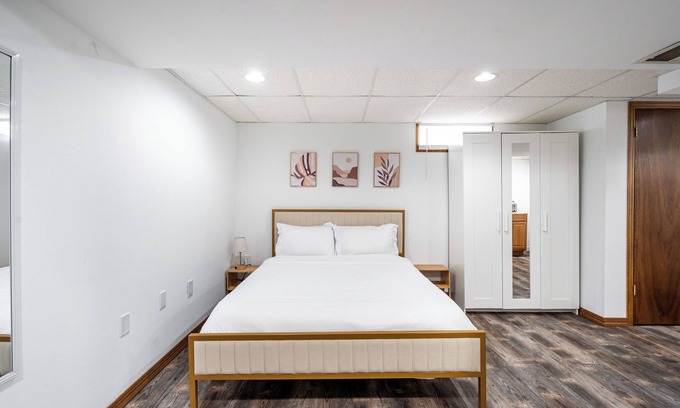 West Allis Apartamento | Private studio room - Monthly stays