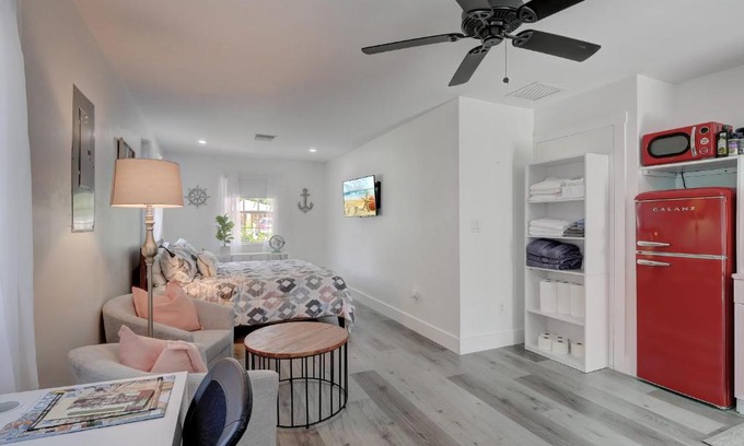 Bonita Springs Apartamento | Private Studio Tucked Away on a Private Compound
