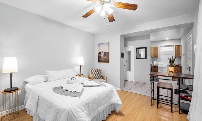 Graduate Hospital Apartamento | Private Studio w/Cozy Yard