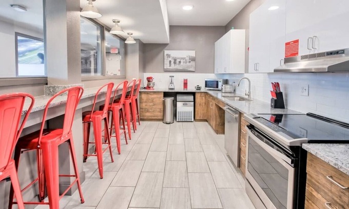 University District Casa | ✨Private Studio with Laundry Room⏺️Parking🚗Fitness Gym💪| Extended Stay Ready✨
