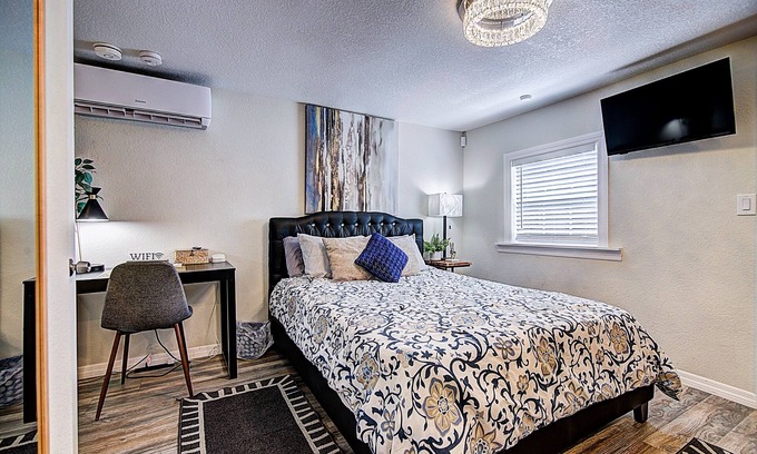 Ybor City Apartamento | Private Stylish Studio Apartment!!