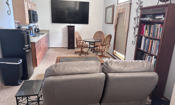 White Rock Casa | Private Suite: 2 Bedrms FamilyRoom Bath Kitchen AC