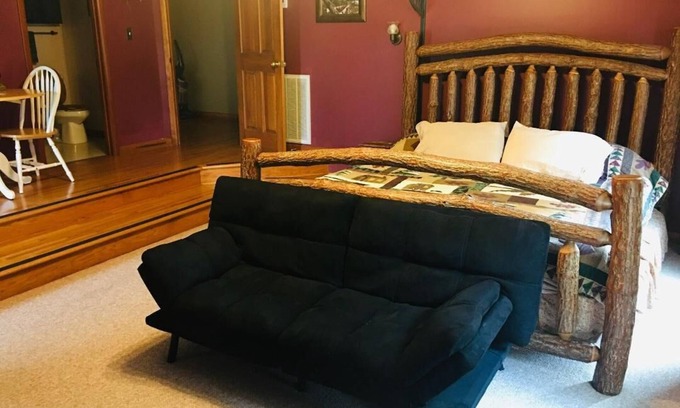 Saint Joe Cabina | Private Suite at Buffalo River Lodge - the perfect place for a romantic getaway