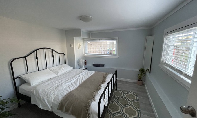 Renfrew-Collingwood Casa | Private Suite in Vancouver