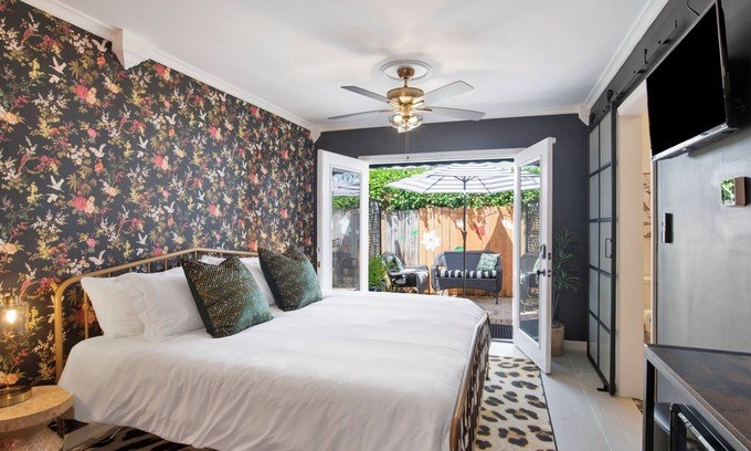 Warrington Cabaña | Private Suite & Patio. Minutes to Downtown & NAS Pensacola