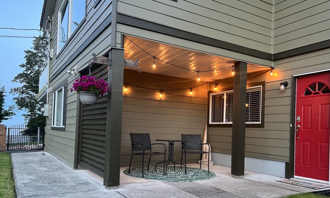 Regional District of Nanaimo Casa | Private suite w/ kitchen - 2 minutes from the beach