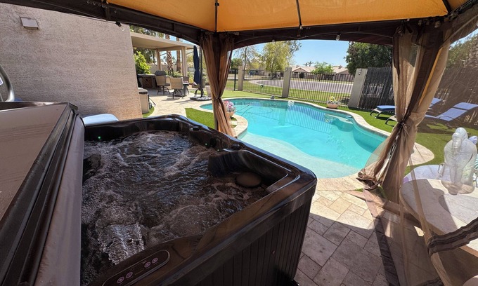 Desert Harbor Apartamento | Private Suite with Pool, Cabana, HotTub, FirePit and Putting Green