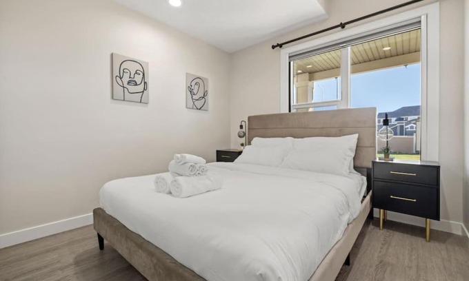Sage Hill Apartamento | Private Suite with Queen Bed, Queen Sofa Bed, Netflix, Patio, Sleeps 4