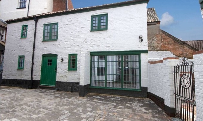 North Walsham Casa | Private Town Centre Barn Full of original charm. Pet friendly!