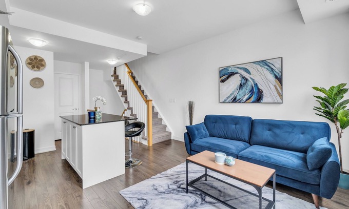 Downsview Casa | Private townhome with free private parking