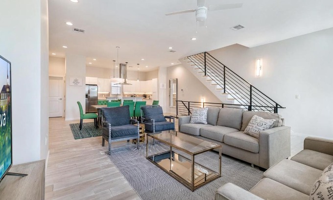 Mid-City Casa | Private Townhouse in a Secure Location
