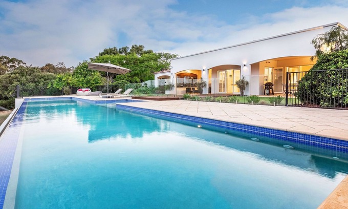 Dunsborough Casa | PRIVATE & TRANQUIL ESCAPE OFFERING DREAMY ‘HACIENDA’ RESORT STYLE LIVING