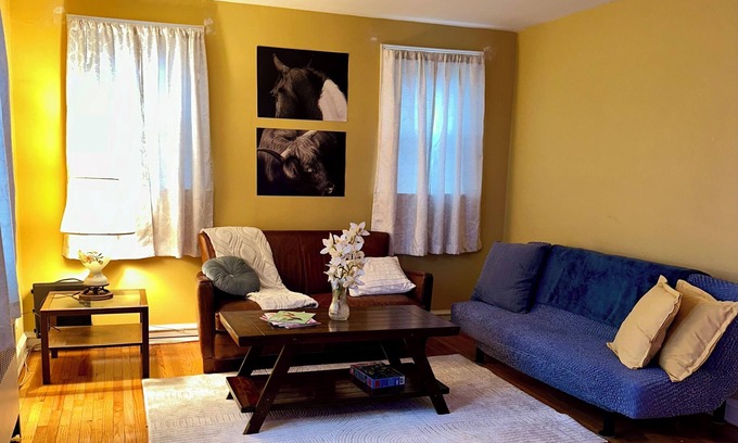 Rhawnhurst Apartamento | Private, Tranquil, second floor, 2 bedroom apartment