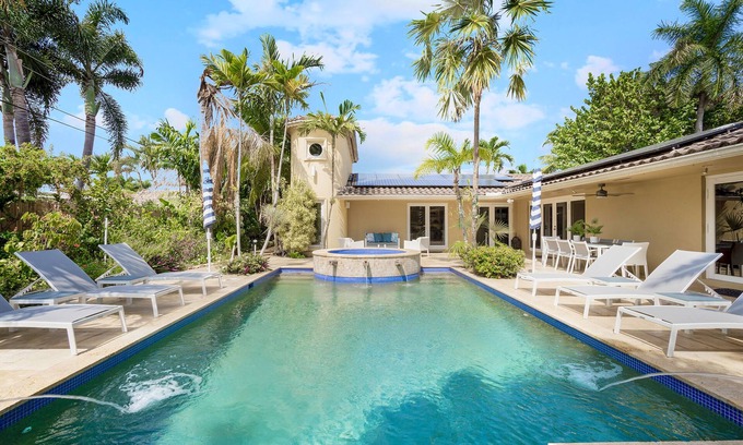 Coral Heights Casa | Private Tropical Oasis with Heated Pool & Hot Tub! 2 miles to Beach!