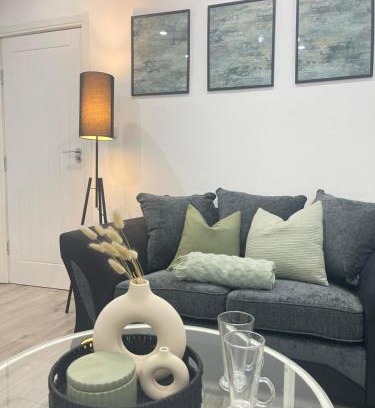 Leicester Apartamento | Private two bedroom deluxe apartment Leicester with large garden and free parking