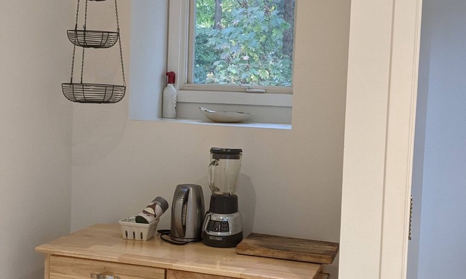 Takoma Park Casa | Private two story guesthouse in Takoma Park
