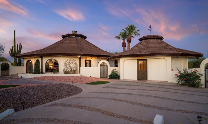 Pinnacle Peak Cabaña | Private &Unique Storybook Cottage on over 2 acres in North Scottsdale/Cave Creek