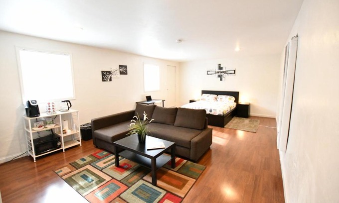 Daly City Casa | Private Unit/Private Bathroom Near BART & SF