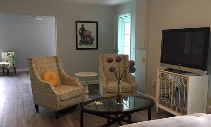 South Gate Ridge Apartamento | Apartamento privado actualizado para suegra con patio cercado a 6,4 km de Siesta Key