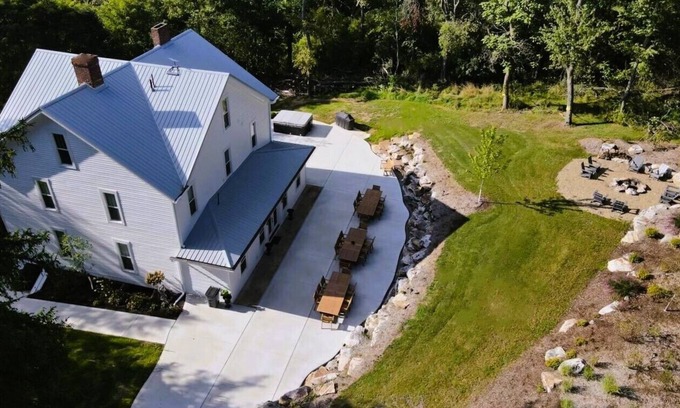 Bakerstown Casa | Private Vacation Home with large Hot Tub and Fire Pit -- Sleeps 18