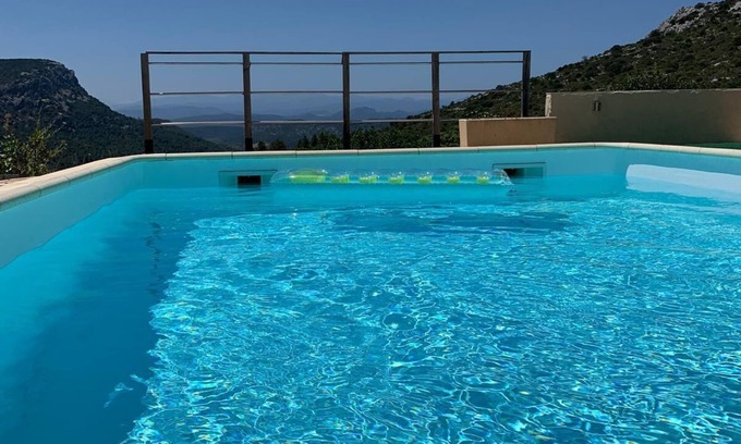 Vingrau Casa | Private vacation home with private pool in the south of France - dream view of vineyards