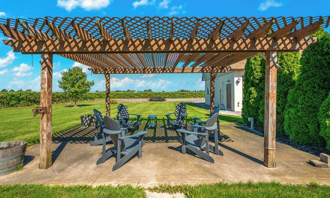 Niagara-on-the-Lake Casa | Private Vineyard Home w/2 Bedrooms - Mins to Old Town NOTL & Falls