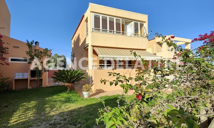 Peñíscola Chalet De Esquí | Villa privada con barbacoa , 3 habitaciones , 2 baños, piscina común con jacuzzi