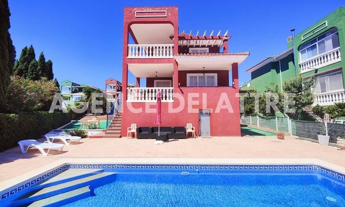 Peñíscola Chalet De Esquí | Magnifica Villa privada , 4 dormitorios, 2 baños, piscina, barbacoa, Wifi