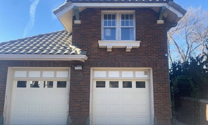 Council Bluffs Casa | Private Victorian Guest House Loft. 10 minutes to downtown Omaha!