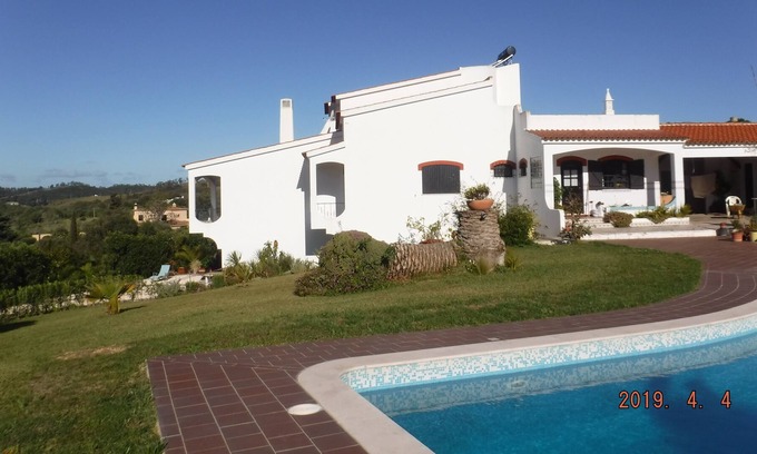 Barao de Sao Miguel Casa | Villa privada V7 con vistas al pueblo, piscina, barbacoa, jardín