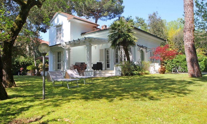 Poveromo Villa | Villa en Marina Dei Ronchi con 4 habitaciones, capacidad 8