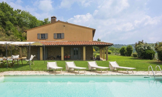 Civitella in Val di Chiana Villa | Maravillosa casa de vacaciones privada con WIFI, piscina privada, TV, balcón, cerca de Arezzo