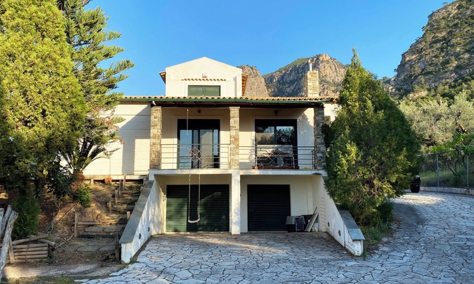 Zakhloritika Villa | Private Villa with Amazing View, Close to both Mountain and Sea!