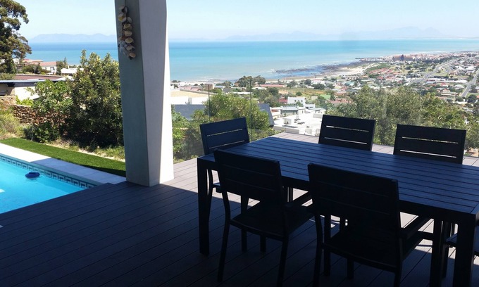 Mountainside Chalet De Esquí | Villa privada con magníficas vistas al mar