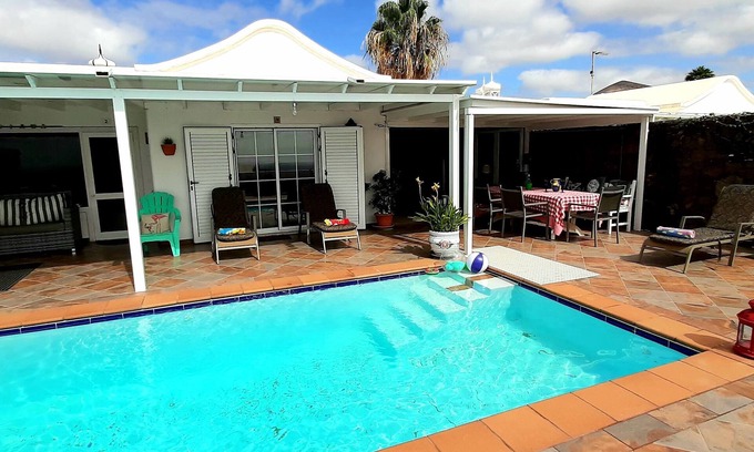 Tias Villa | VILLA PRIVADA+PISCINA WIFI GRATUITO, TOALLAS DE PISCINA Y PAQUETE DE BIENVENIDA.