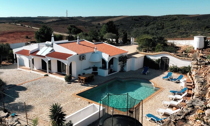 Raposeira Villa | Gran villa con piscina privada cerca de playas