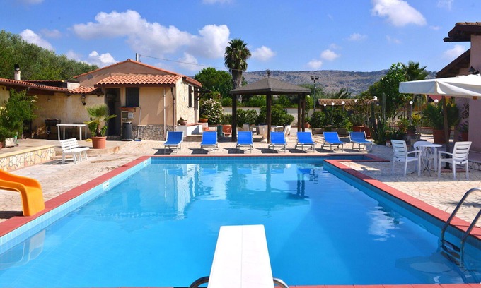 Solarino Villa | Casa de vacaciones privada con WIFI, piscina privada, A/C, TV, patio, vista panorámica
