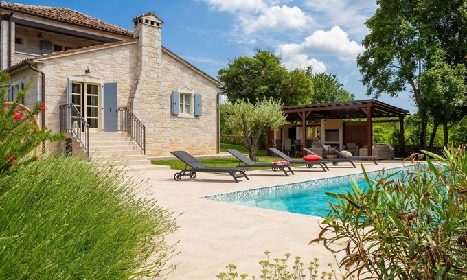 Mofardini Casa | Casa de vacaciones privada con A/C, piscina privada, WIFI, TV, terraza, vista panorámica