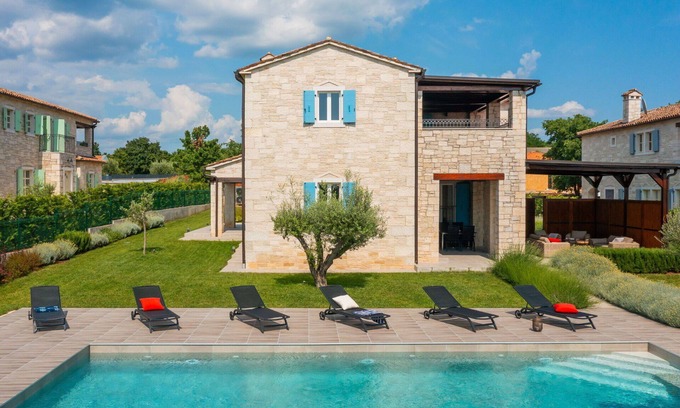 Mofardini Casa | Casa de vacaciones privada con piscina privada, WIFI, A/C, TV, terraza, vista panorámica