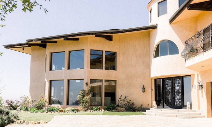 Malibu Casa | ESTILO TOSCANO VINEYARD / inmobiliaria VISTAS MALIBU, Los Angeles y el Océano Pacífico