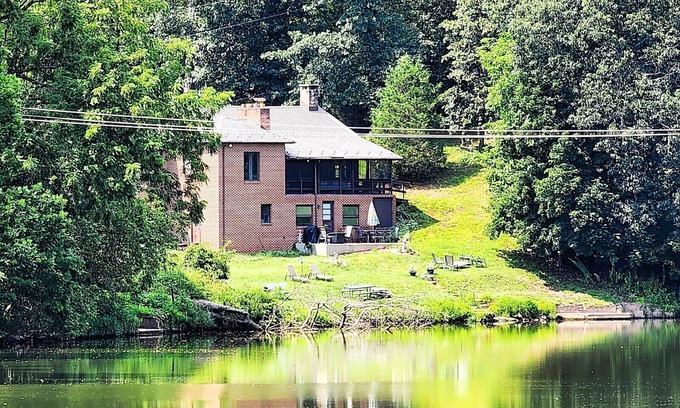 New Oxford Casa | Private waterfront home/fishing, pedal boat, game room, close to Gettysburg,