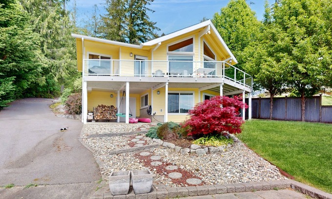 Agate Casa | Private Waterfront Living with PNW Charm & Outdoor Adventure