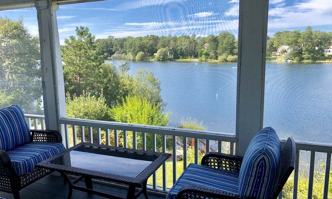 East Harwich Casa | Costanera privada en estanque de agua dulce con playa!