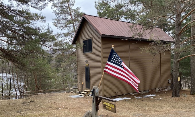Town of Morehouse Cabina | Private waterfront cabin