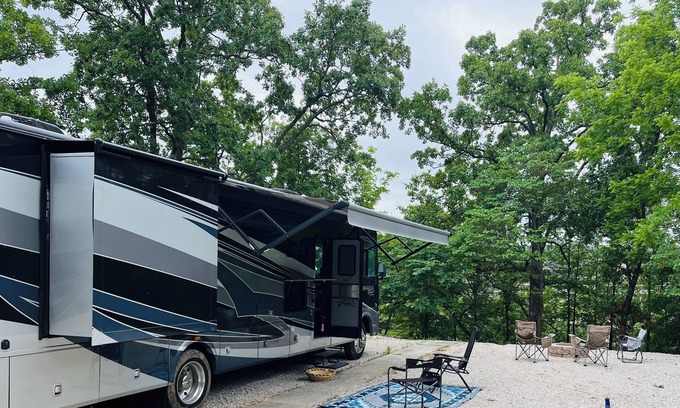 Osage Beach Casa | Private Waterfront Glamping RV