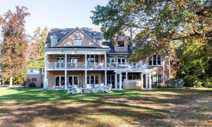 Churchton Casa | Private Waterview Estate with 4 Suites, Hot Tub, Gourmet Kitchen and Game Room