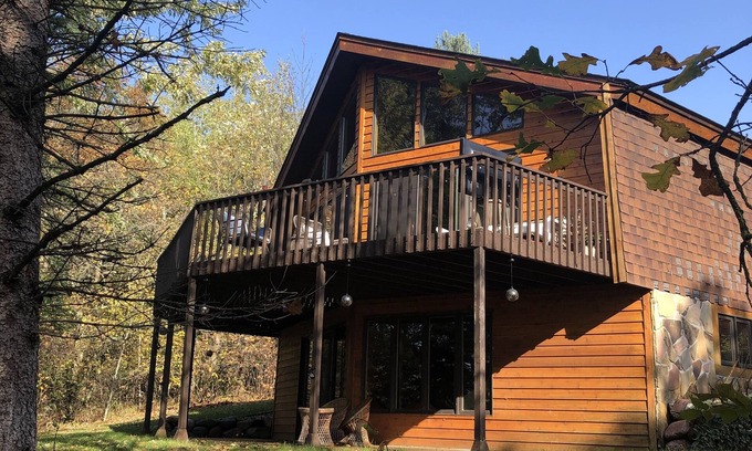 Solon Springs Cabina | Private Wisconsin getaway 25 minutes from Hayward with hot tub!