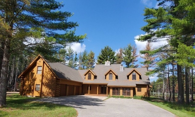Gaylord Casa | Cabaña de madera privada frente al lago, ideal para grupos grandes