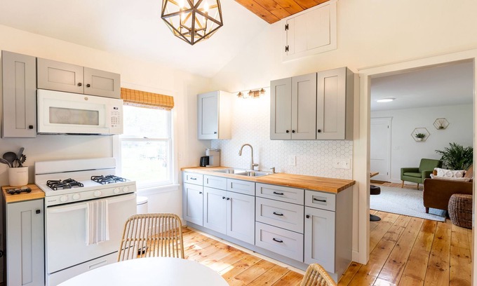 Kittery Cabaña | Private Woodland Cottage Near Beaches and Shopping