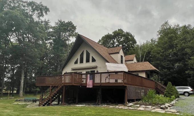 White Mills Chalet De Esquí | Private, Woodsy Getaway Chalet Close to Wallenpaupack